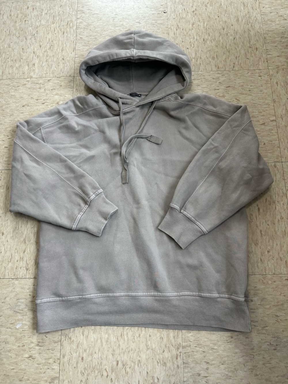 Men's Hooded Pullover Sweatshirt in Light Gray